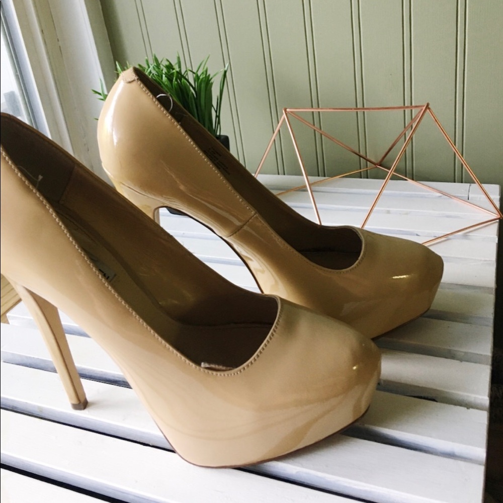 3/$10 sale! Steve Madden platform 6 inch heels